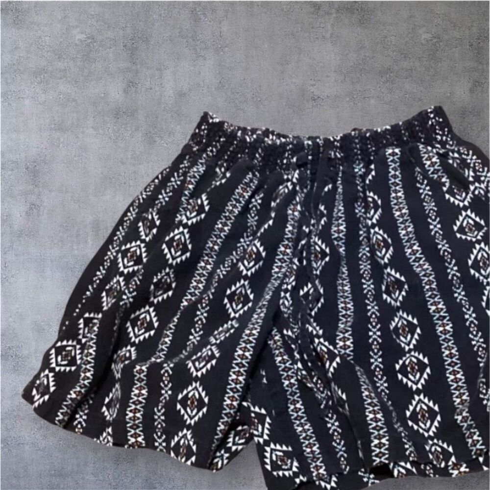 Hannah Navy Blue Tribal Print Shorts Size: L